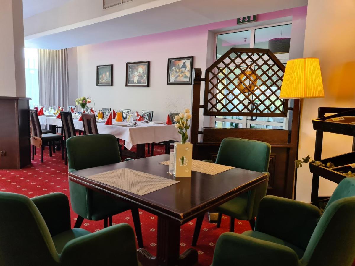 Hotel Mikulski 格利维采 外观 照片